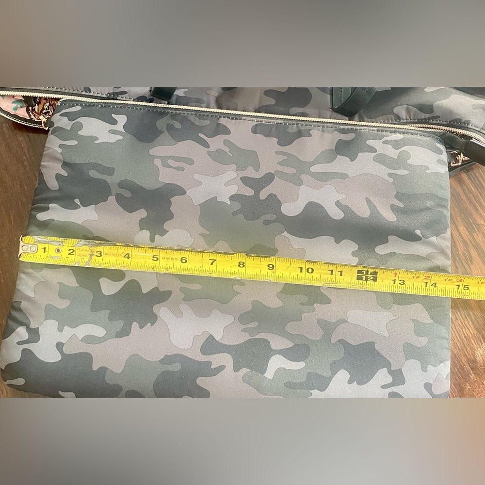 Stella & Dot Lady Boss Camouflage Tote with Laptop Holder - Picture 13 of 14